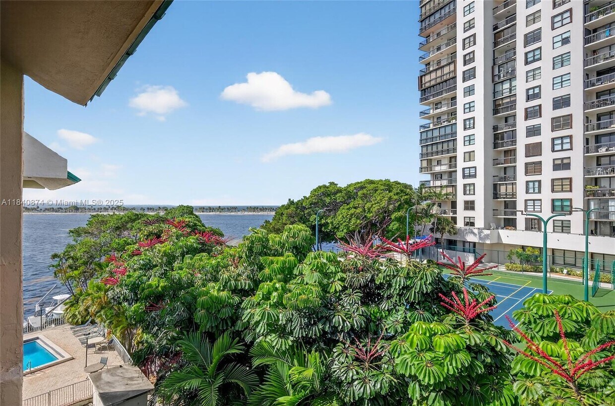 Foto principal - 2201 Brickell Ave