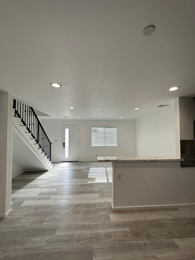 Building Photo - 202 S Rose Ave