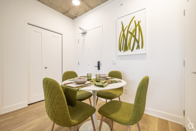 1BR, 1BA - 550SF - Dining Room - Carlton West