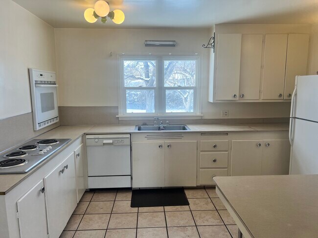 Building Photo - 396 S 900 W