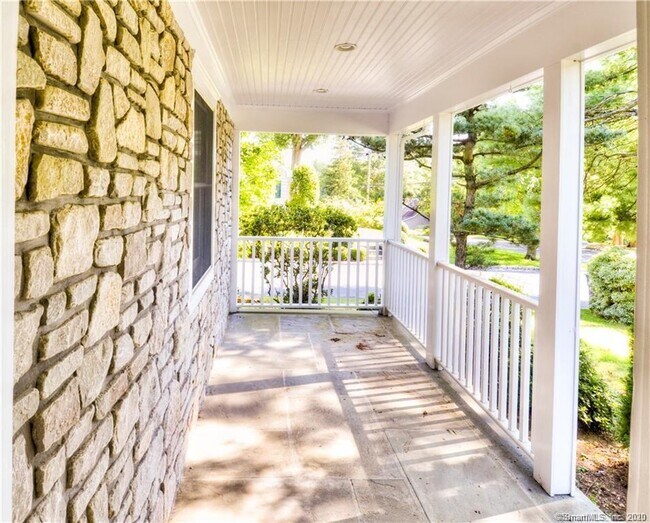 Building Photo - 68 Skyview Dr