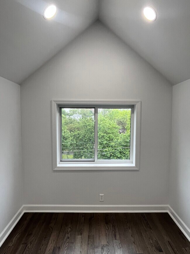 Foto del edificio - 1155 E 39th St