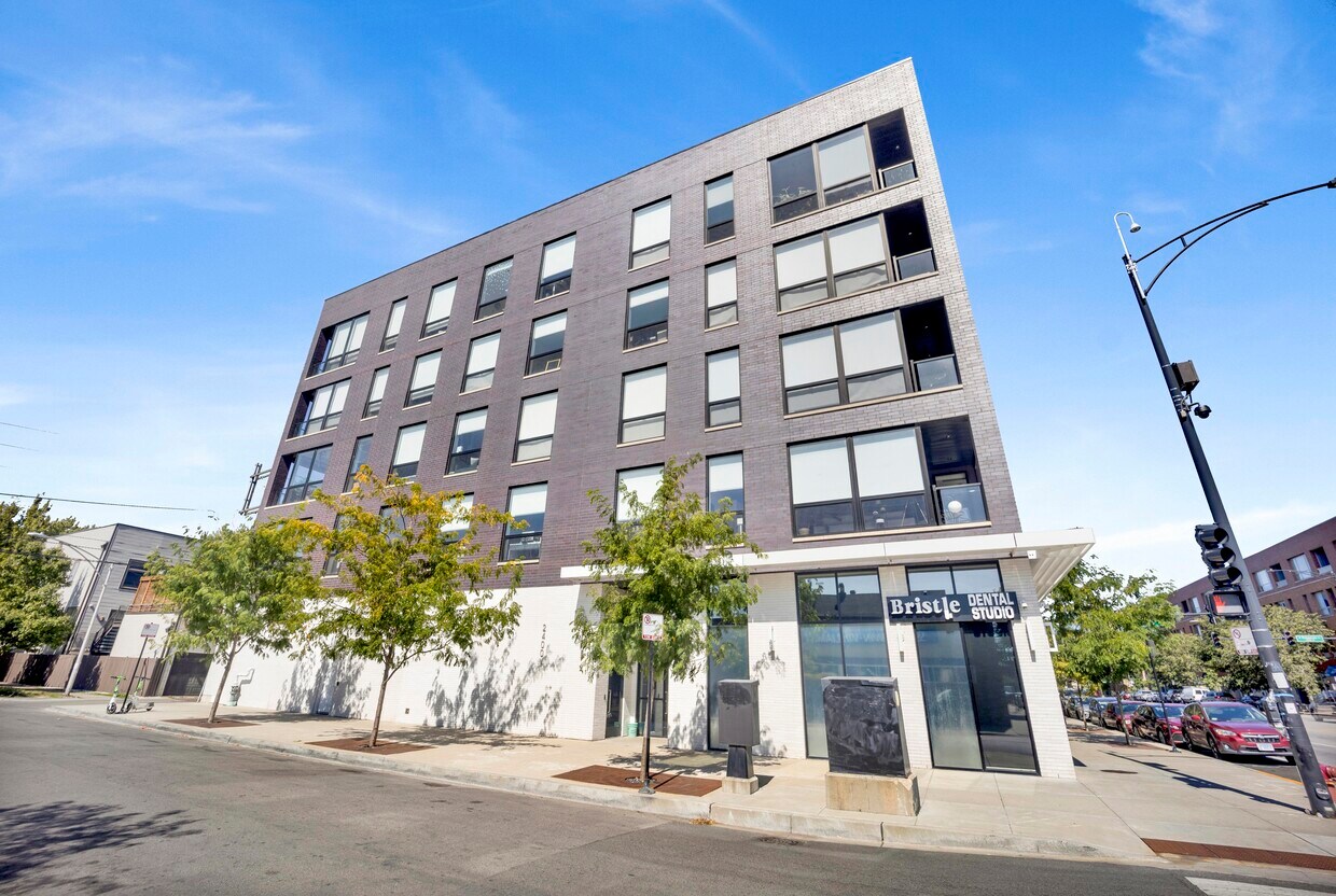 Primary Photo - 2400 W Wabansia Ave