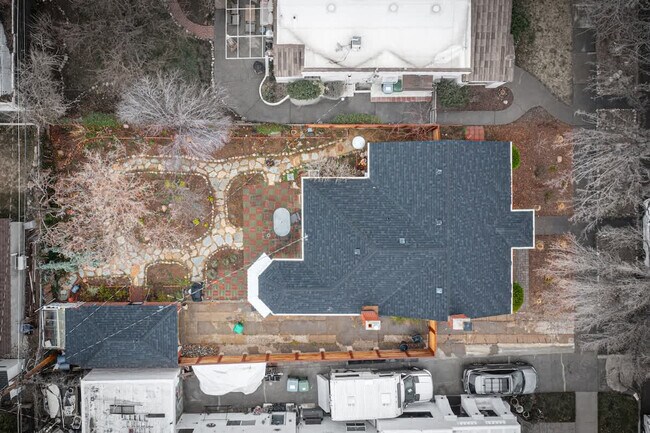 Building Photo - 622 Manor Dr