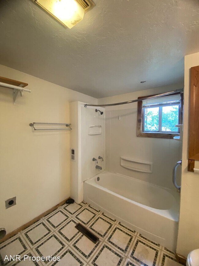 Foto del edificio - 1 br, 1 bath House - 633 W Carson