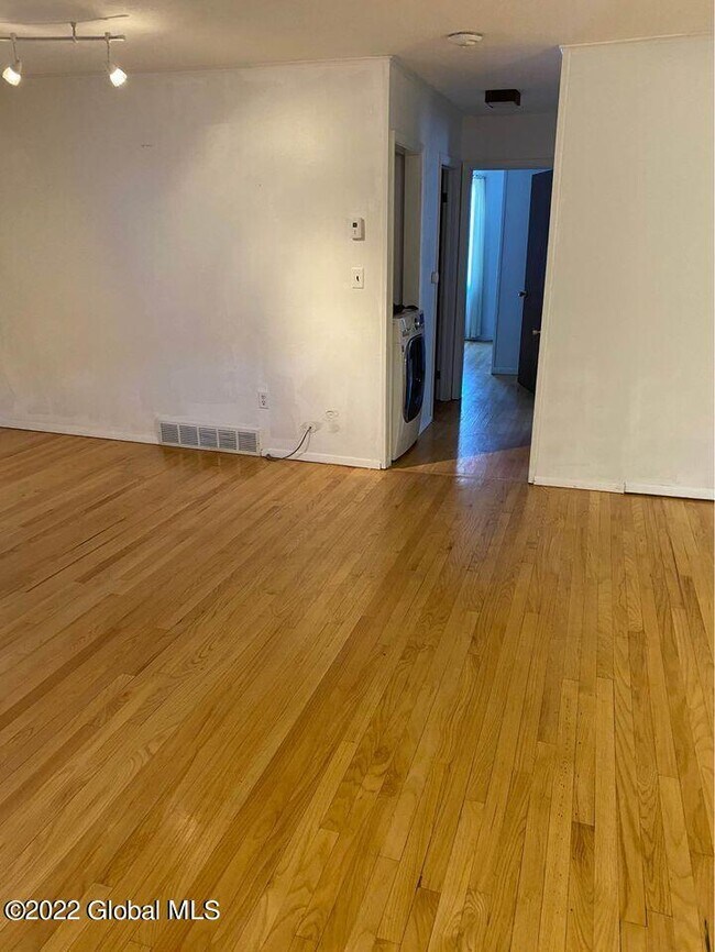 Building Photo - 1260 Gerling St