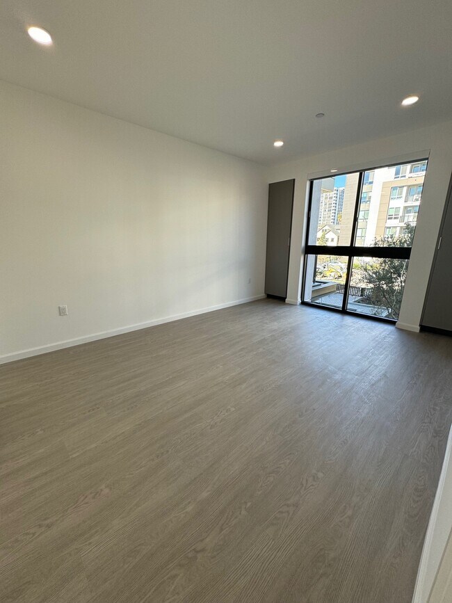 Building Photo - Doran Residences LLC