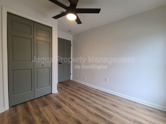 Foto del edificio - 556 Broadway St