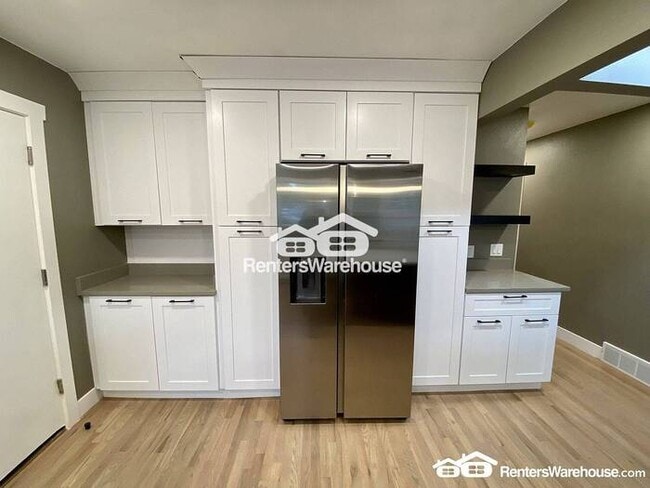 Building Photo - Gorgeous Updated 3 Bed 1 Bath Duplex!!! Utilities included in the Total Price are  Electricity, G...