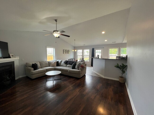 Building Photo - 102 Gobblers Way