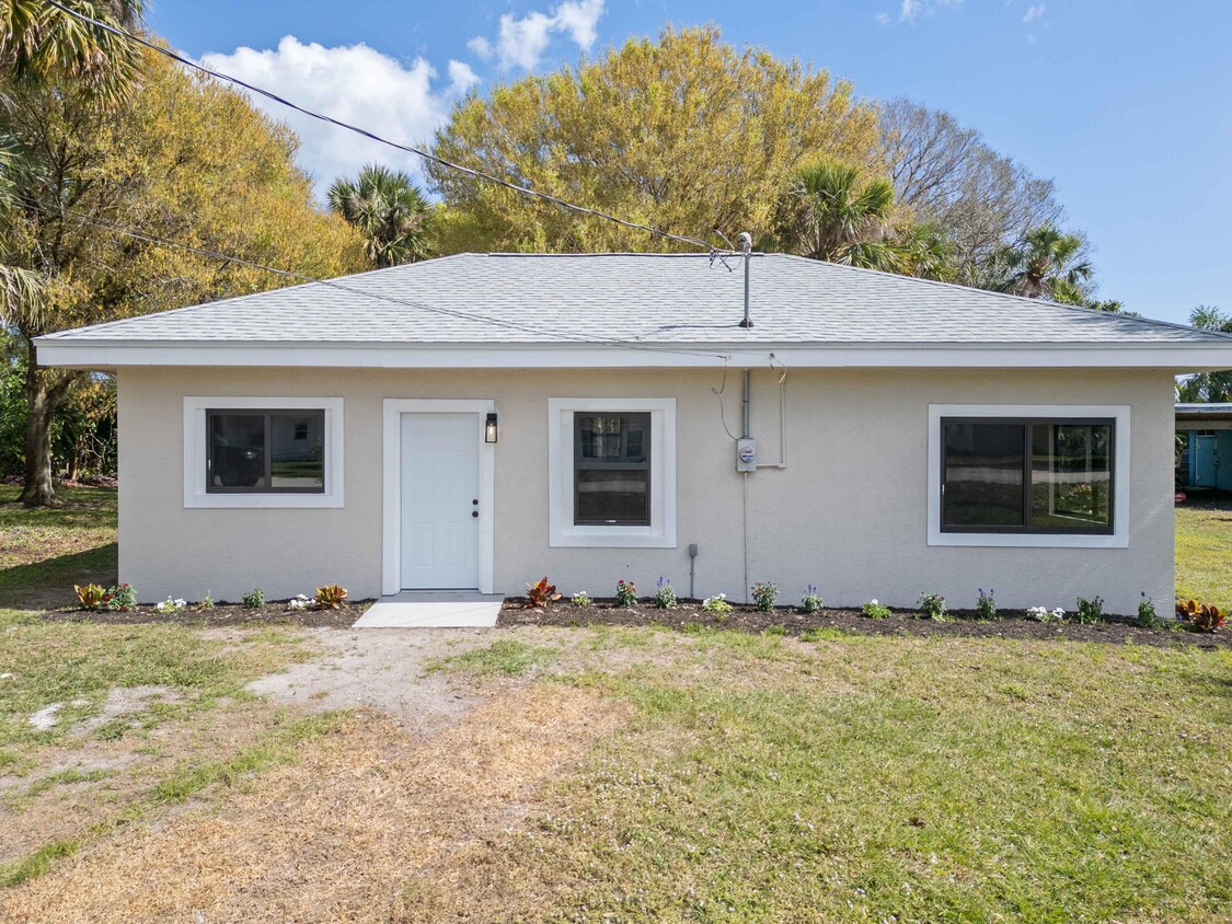 Foto principal - 6476 48th Ave