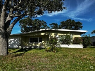 Building Photo - 2447 Baywood Dr W