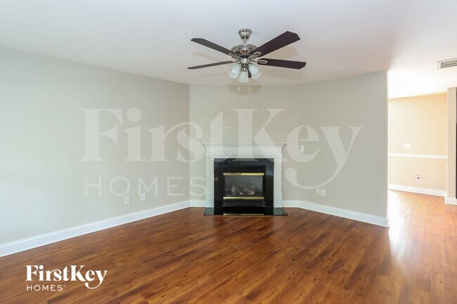 Building Photo - 3632 Larkhaven Village Dr