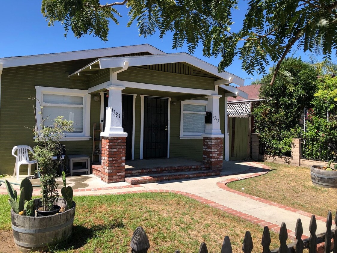 Primary Photo - 1381-1385 Raymond Ave