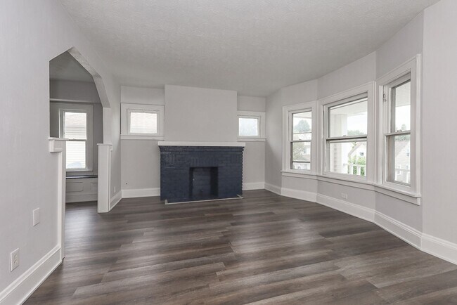 Foto del edificio - 4930 E 108th St