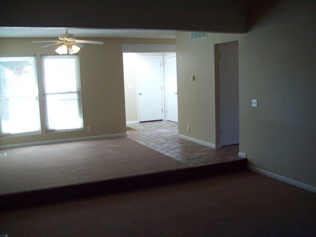 Building Photo - 708 S Maize Ct