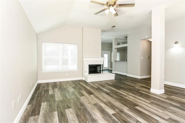 Foto del edificio - 8102 Lake Bend Dr