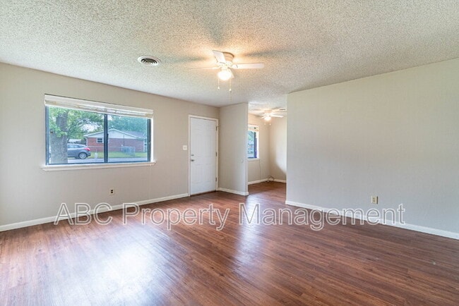 Building Photo - 2217 W Alpine Cir
