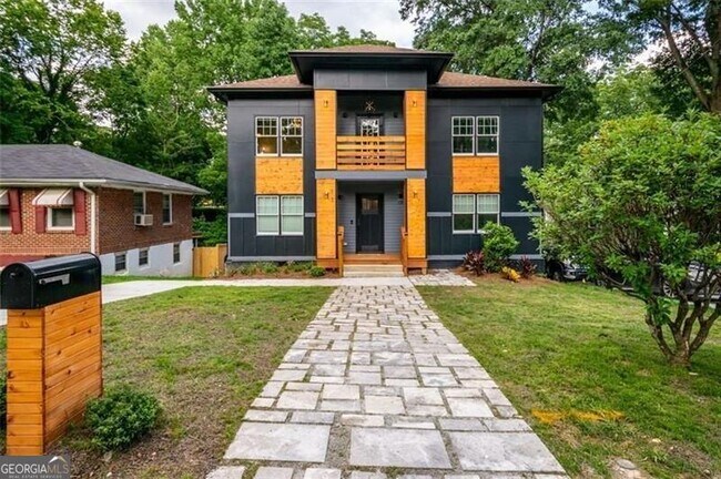 Building Photo - 120 Woodbine Cir SE