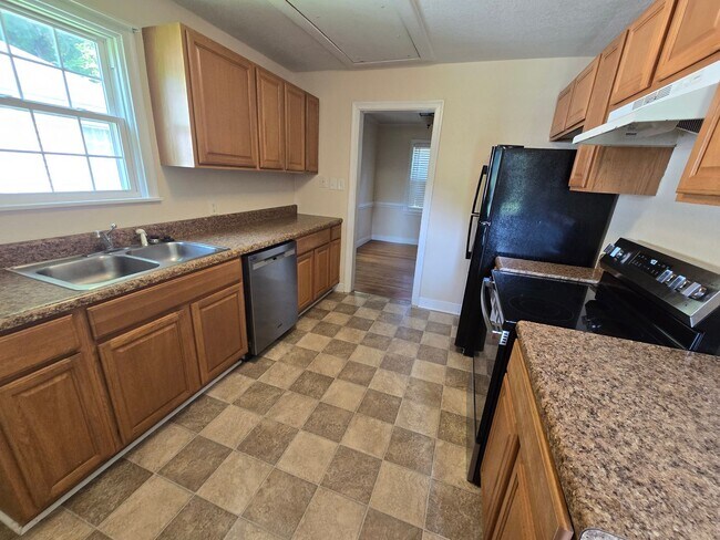 Building Photo - Cute 3Bed, 1Bath Home in Riverside Area