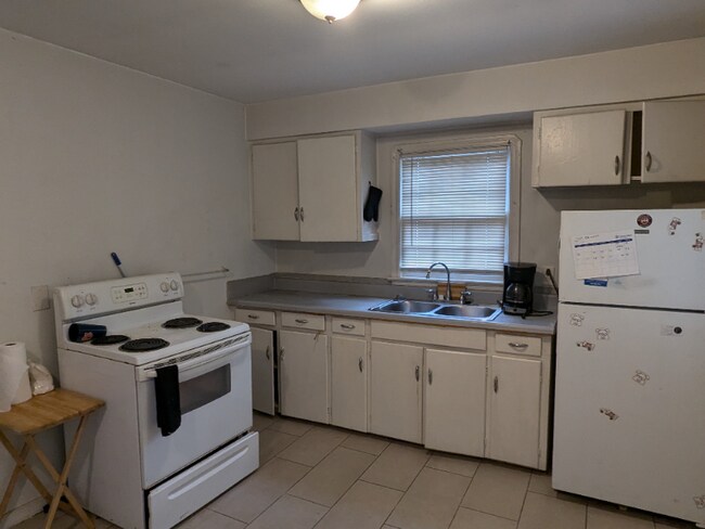 Building Photo - 615 Brunson Ave