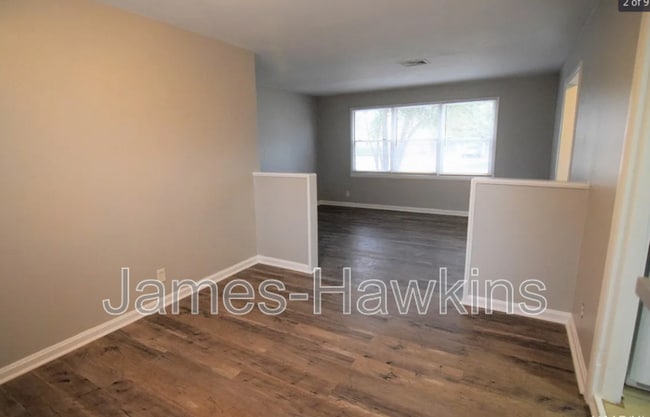Building Photo - 1201 Buckingham Dr