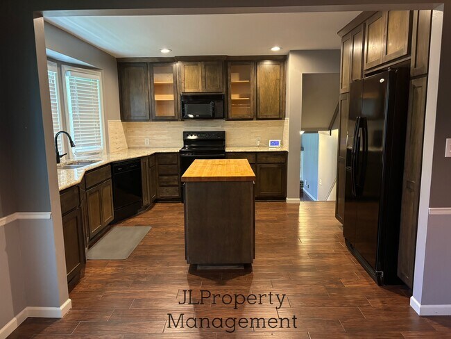 Building Photo - 10001 Century Ln