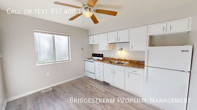 Building Photo - *Half Off First Months Rent* Charming 2 Be...