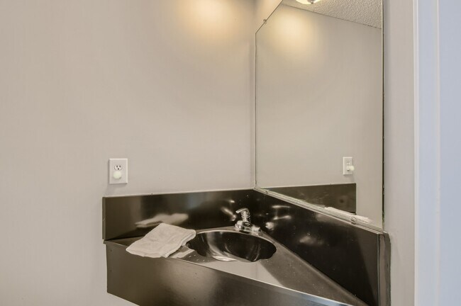 Building Photo - 1127 Landmark Trail S