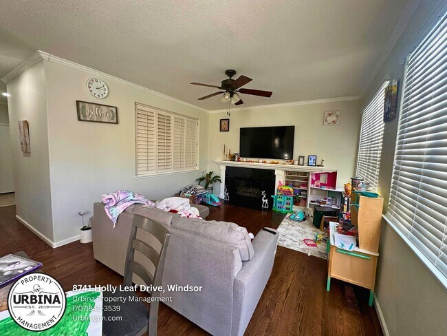 Building Photo - Bright and Updated 4-Bedroom Home in Windsor