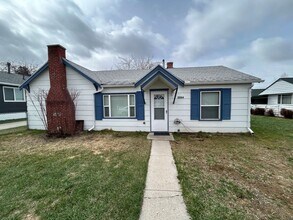 Building Photo - 2524 Moulton St