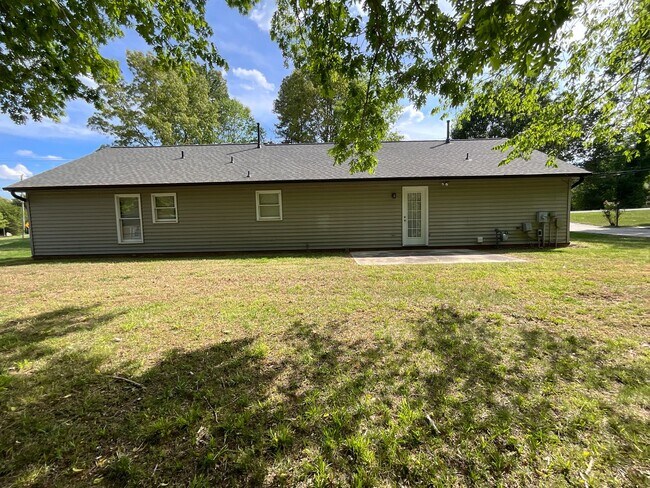 Foto del edificio - 2553 Old Mill Rd