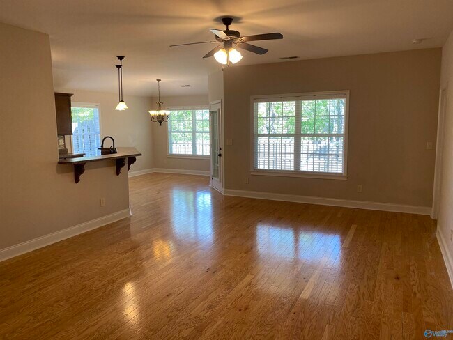 Foto del edificio - 128 Somerset Park Dr