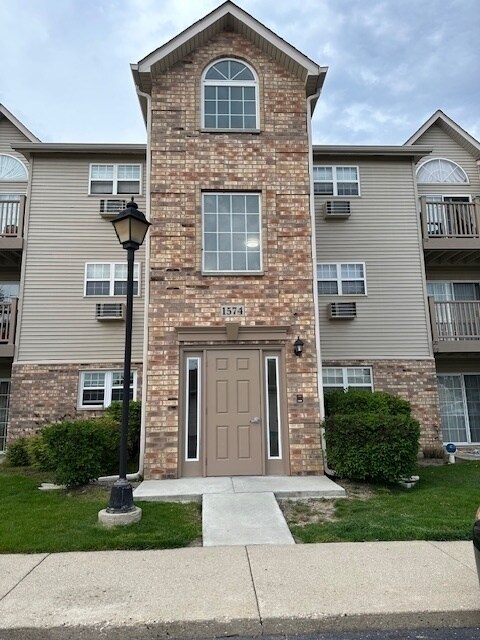 Primary Photo - 1574 Crystal Rock Ct