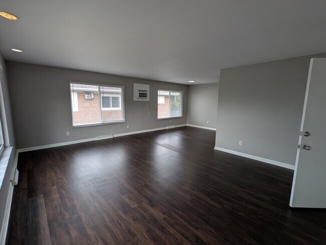 Building Photo - 110 Cromwell Pl