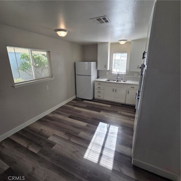 Foto del edificio - 8371 Bennett Ave