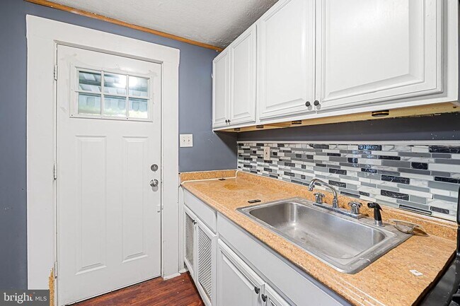 Foto del edificio - 3727 Milford Ave
