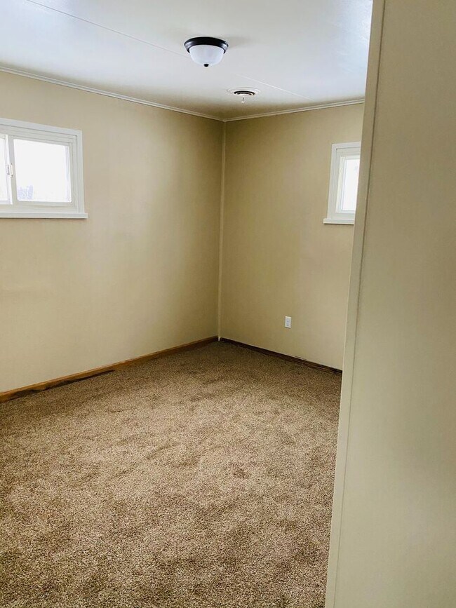 Building Photo - 3 br, 1 bath House - 3080 McClelland Ave