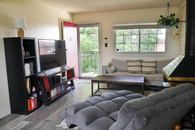 Sala de estar 3 - 6800 E Tennessee Ave