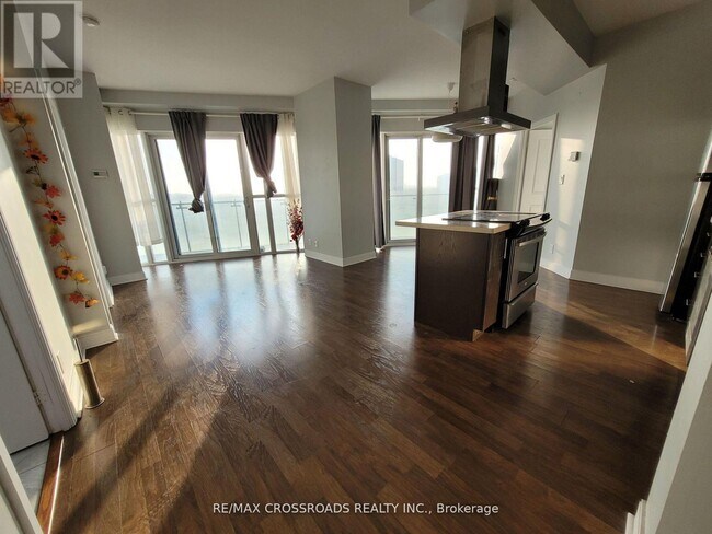 Building Photo - 50 Absolute Ave