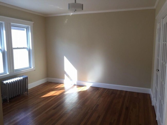 Foto del edificio - Quiet top floor 2bd/1ba with open floor plan