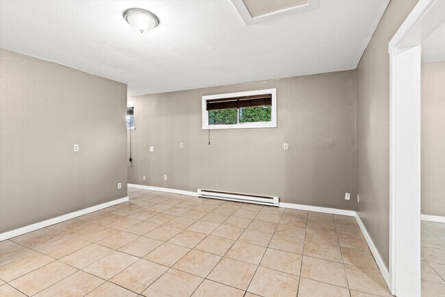 Foto del edificio - 2 bed 1 Bath Burien House with in unit laundry