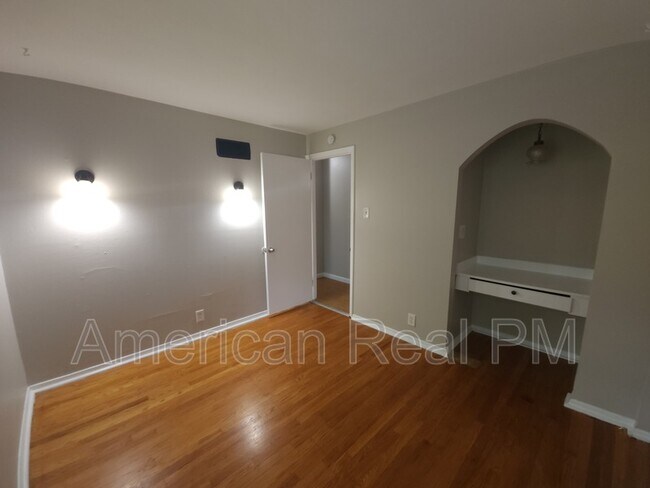 Building Photo - 10235 Cabot Dr