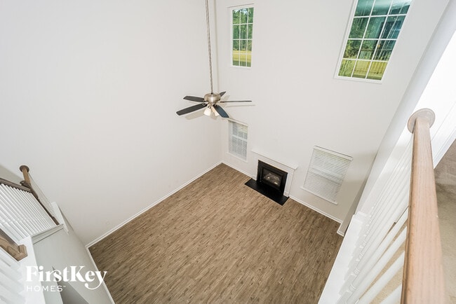 Foto del edificio - 826 Redbud Ln