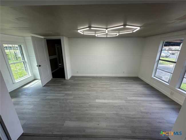 Building Photo - 1903 Glendale St