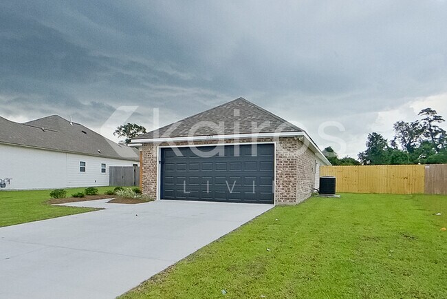 Building Photo - 13769 Pinyon Dr