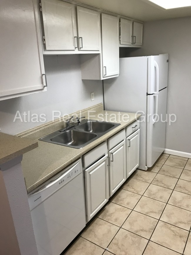 Foto del edificio - 18106 E Ohio Ave