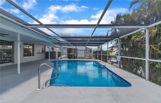 Foto del edificio - North Fort Myers Pool Home