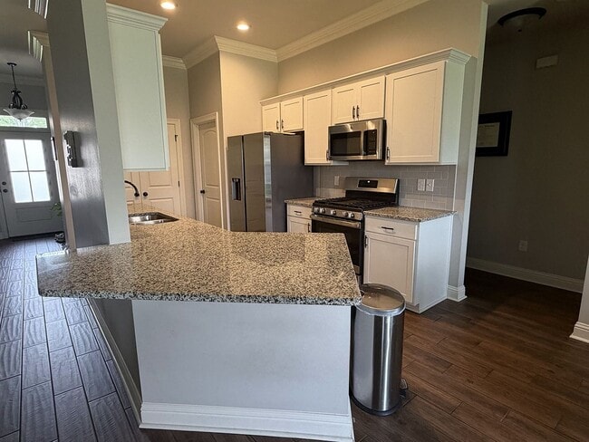 Building Photo - 403 Mangrove Ln