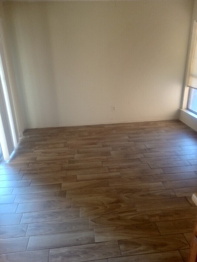 Foto del edificio - 6836 S Creek Dr